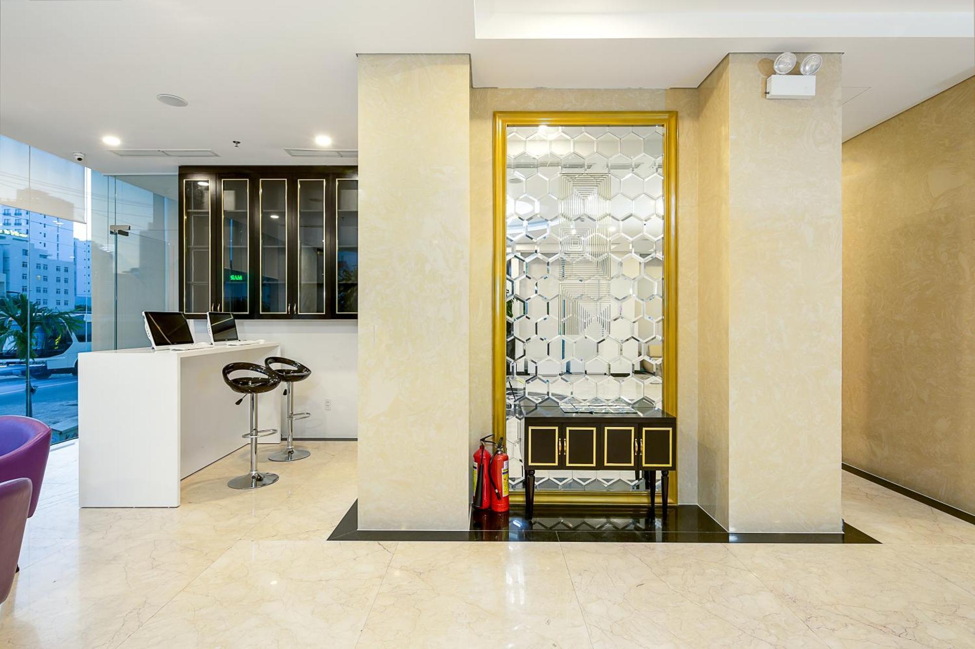 Tamarind Danang Beach Hotel Buitenkant foto