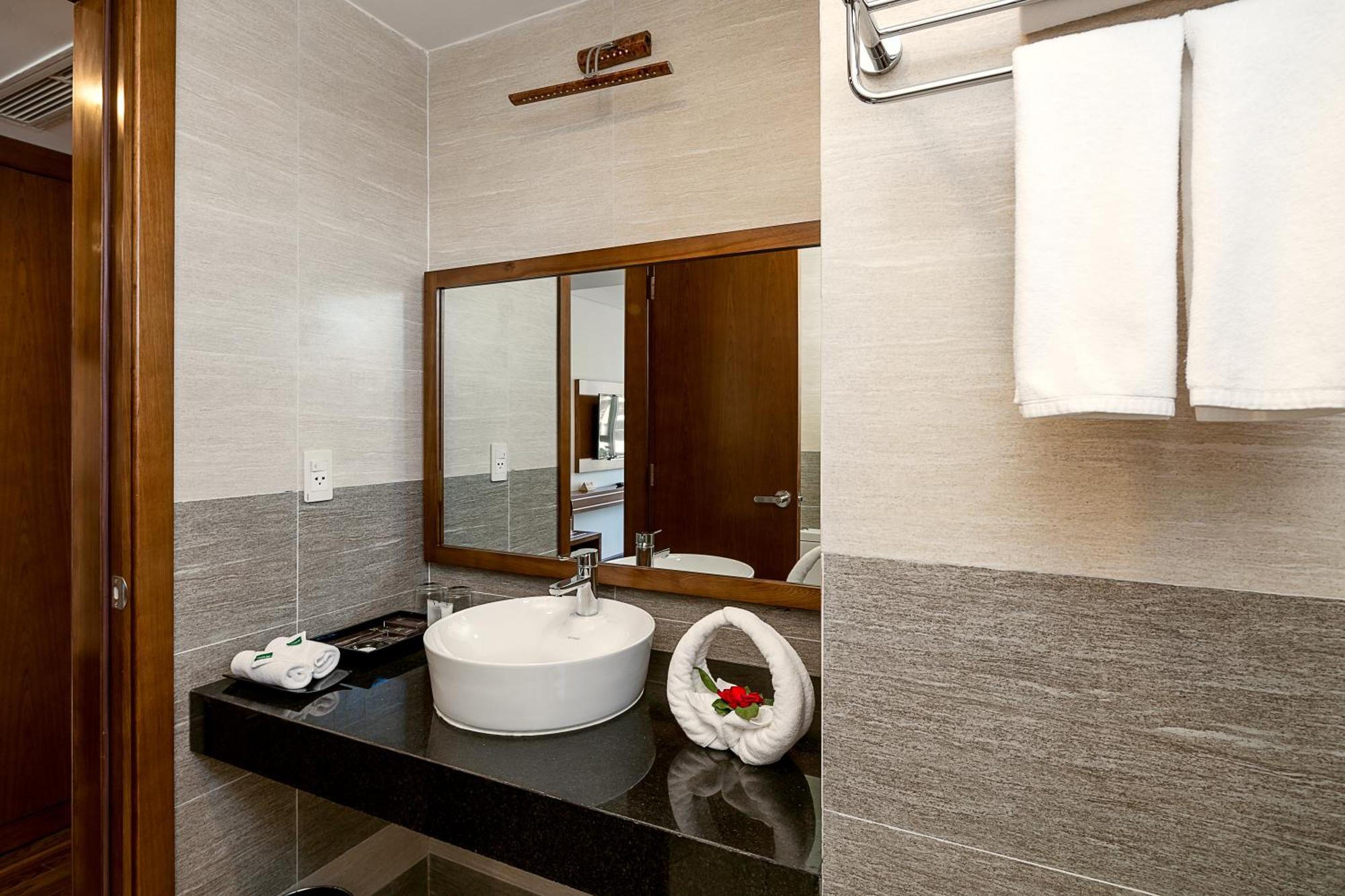 Tamarind Danang Beach Hotel Buitenkant foto