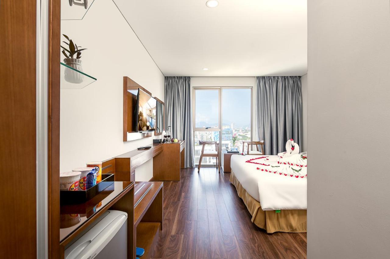 Tamarind Danang Beach Hotel Buitenkant foto