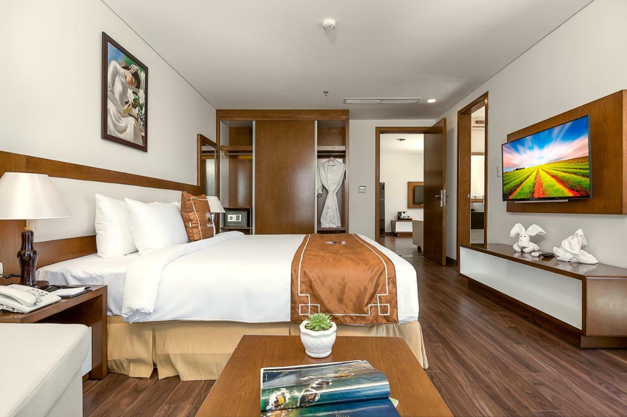 Tamarind Danang Beach Hotel Buitenkant foto